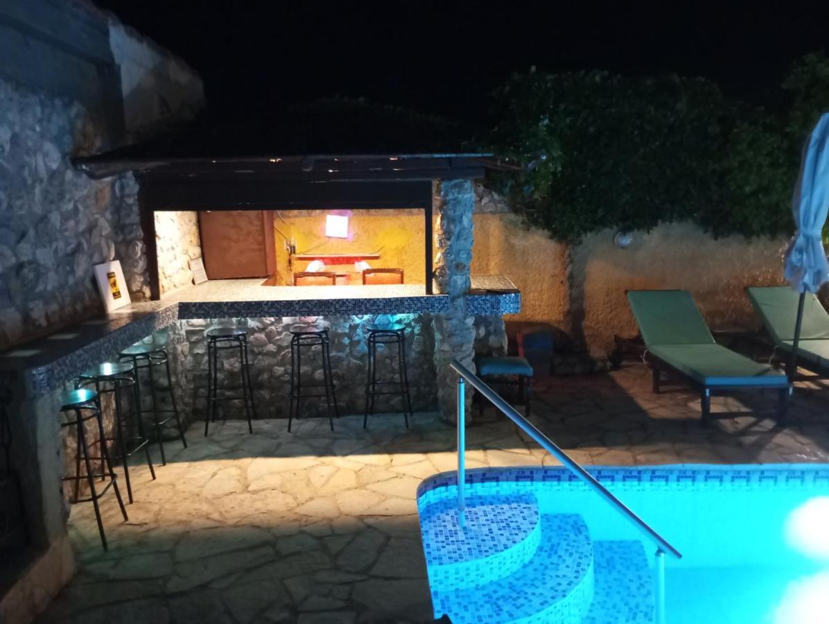 Xenonas Κithαiron Hotel Vília Buitenkant foto